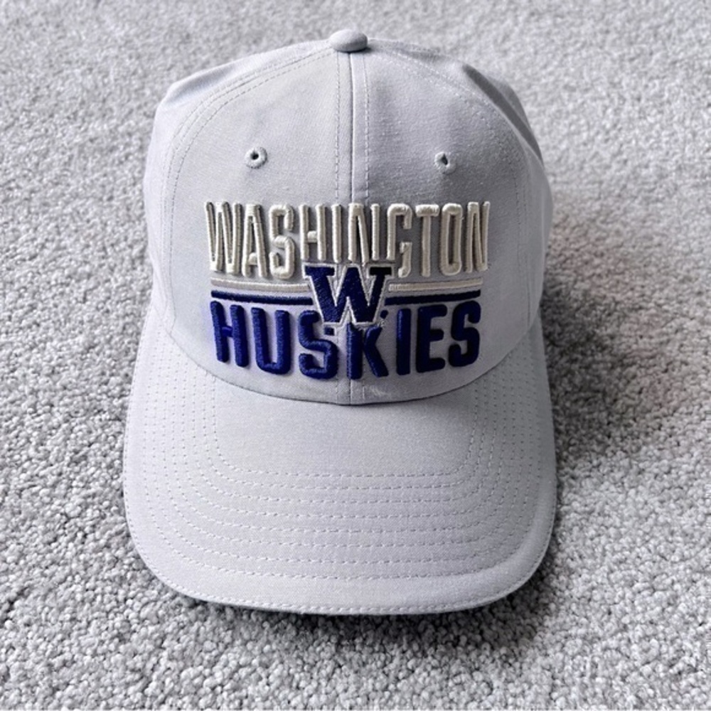 NWT University of Washington Huskies baseball cap